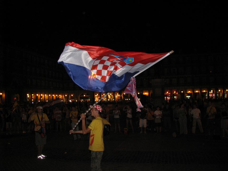 U spomenar srca urezano...