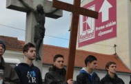 Dekanatski križni put mladih u Slavonskom Brodu