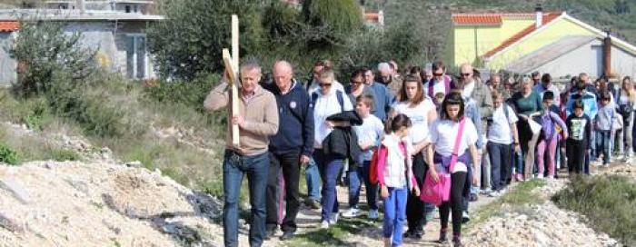 Kaštel Sućurac: U križnom putu molilo više tisuća vjernika