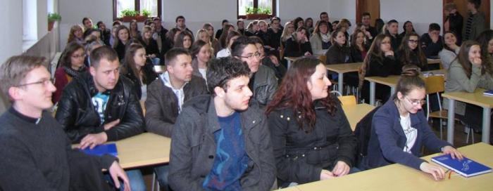 Oko 90 mladih na susretu u Petrijancu