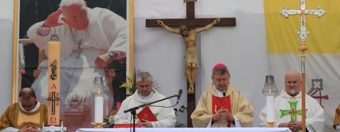 Biskup Mrzljak mladima u Lapadu: Bit Crkve je zajedništvo