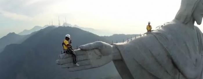 Zanimljiv video: 'Sine, ne mogu pričati popravljam Isusa!'