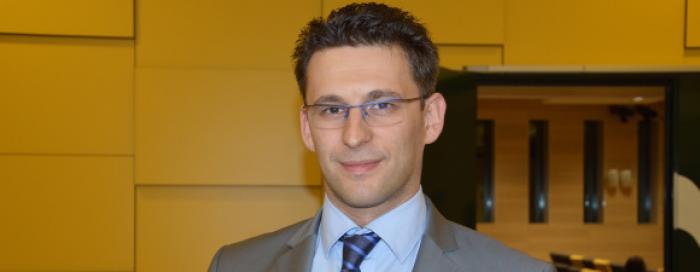 Božo Petrov na SKAC-ovoj tribini u Dubrovniku: Podredite sebe društvu!