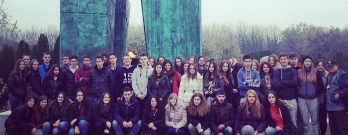 [VIDEO] Mladi Dubrovačke biskupije i biskup Uzinić u Vukovaru