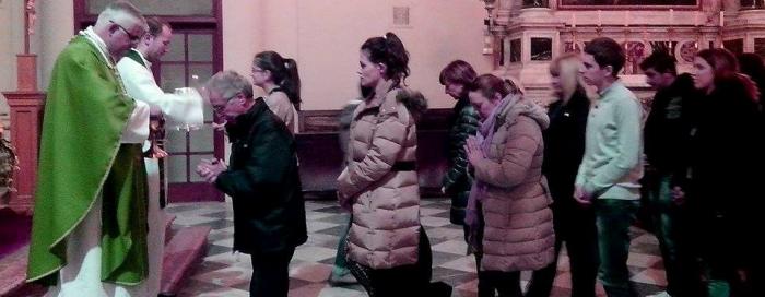 Biskup Uzinić predvodio misu za mlade: ˝Ako njegujemo prave vrijednosti znamo da u smrti nije kraj˝