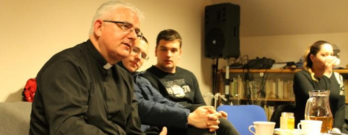 Biskup s mladima na kavi: Ljubav je izvanredna snaga!