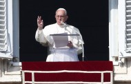 Papa Franjo: molimo za mir