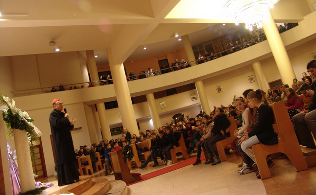 Susret kardinala Bozanića s mladima