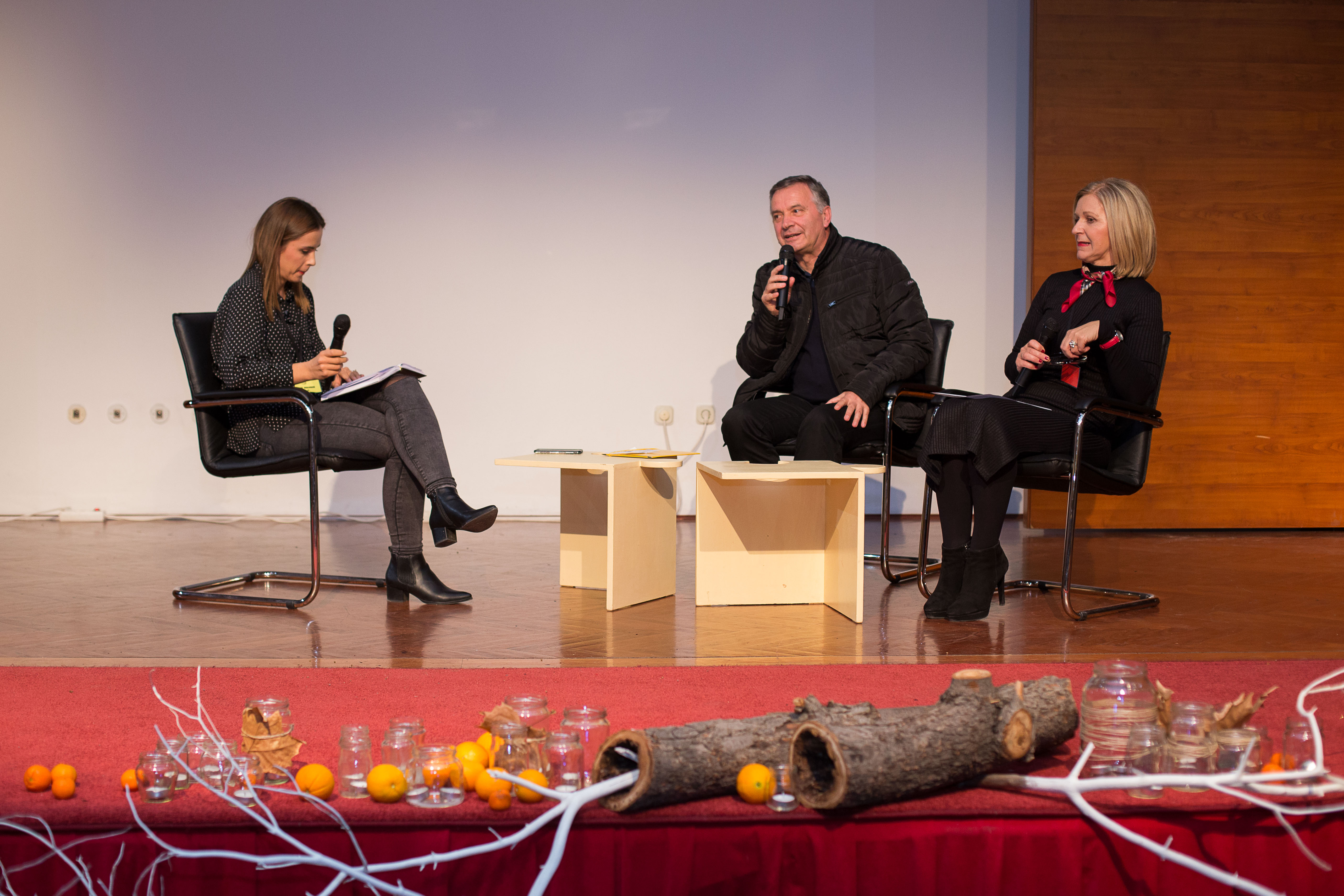 [VIDEO] Božićni susret mladih grada Splita - „Poklon: kupiti ili biti?!