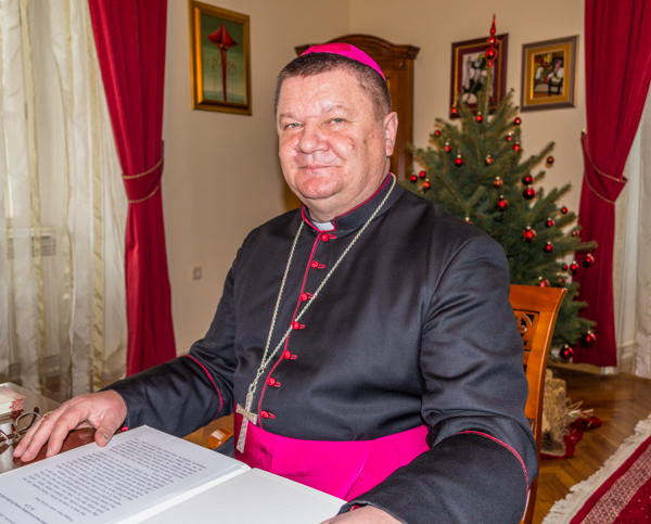 [VIDEO] Božićna poruka Vjekoslava Huzjaka, biskupa Bjelovarsko-križevačke biskupije