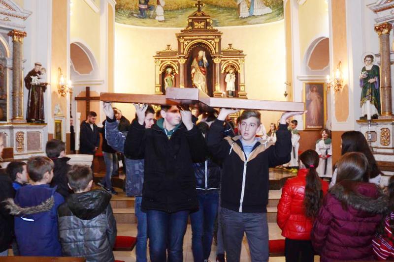 Križ SHKM-a u Donjim Andrijevcima i Garčinu