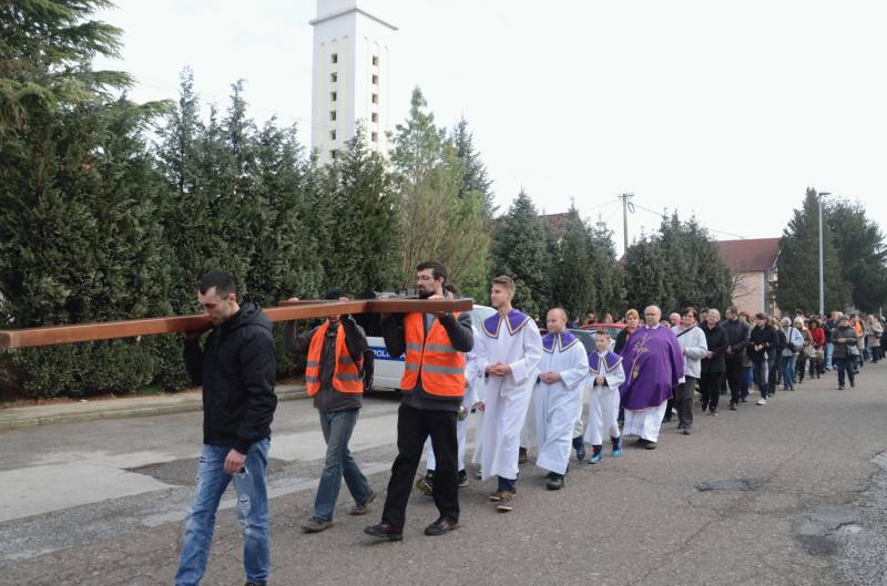 XI. križni put mladih u Slavonskom Brodu
