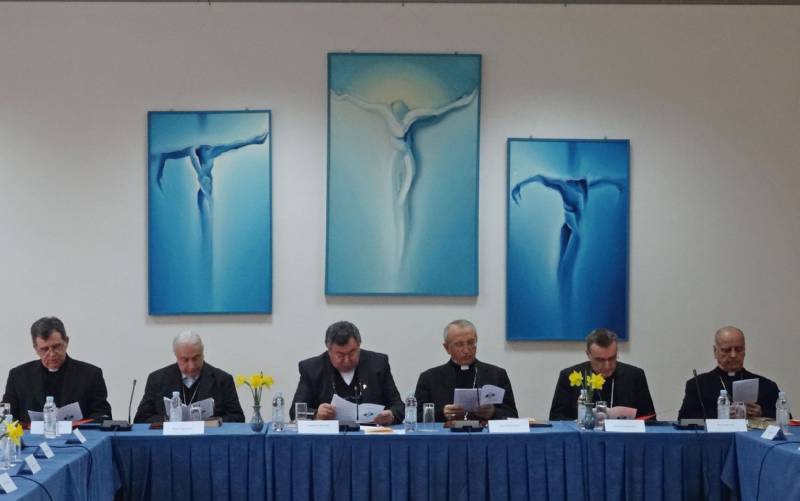 Priopćenje sa XVIII. redovnog godišnjeg zajedničkog zasjedanja BK BiH i HBK