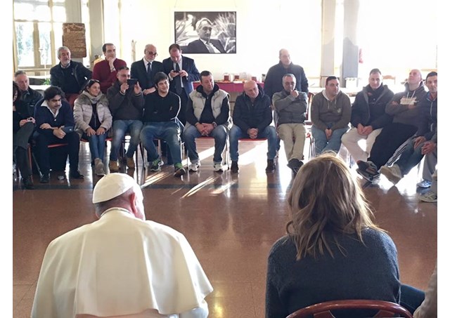 Papa nenajavljen posjetio zajednicu mladih koji se bore protiv ovisnosti