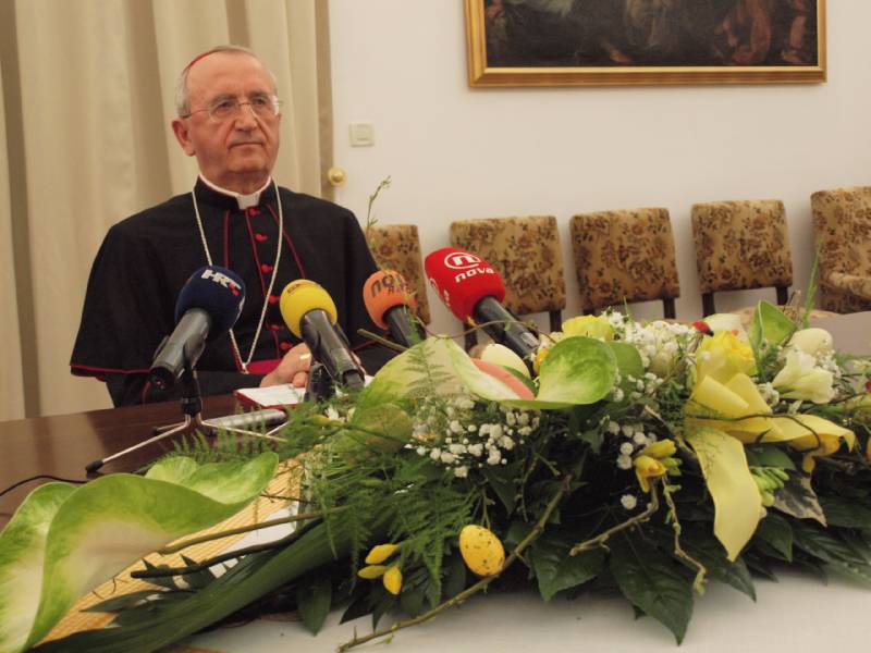 Uskrsna čestitka Predsjednika HBK, mons. Želimira Puljića