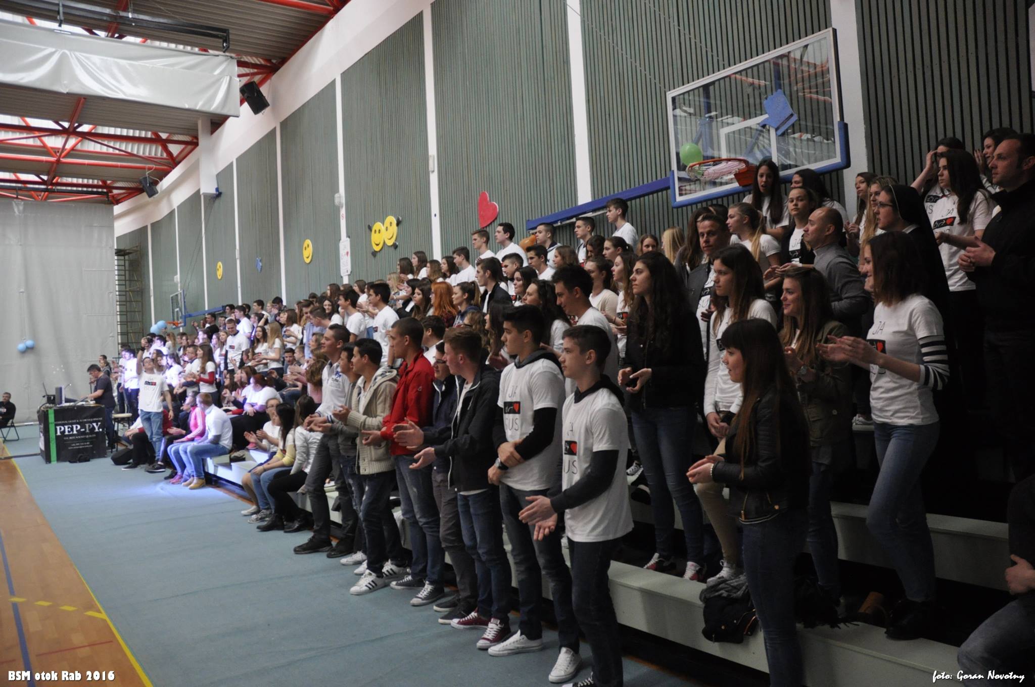 Susret mladih Krčke biskupije na Rabu