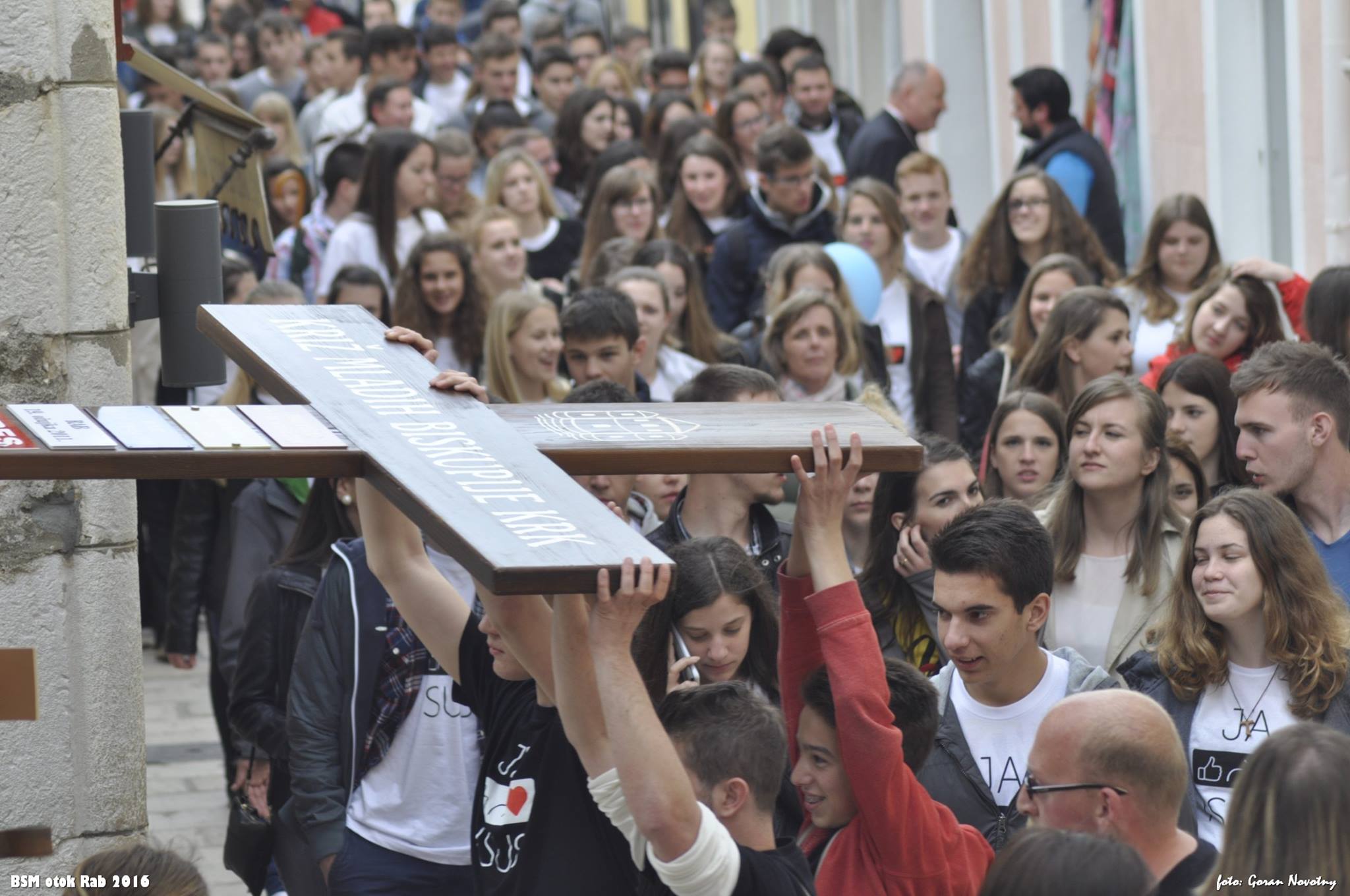 Susret mladih Krčke biskupije na Rabu