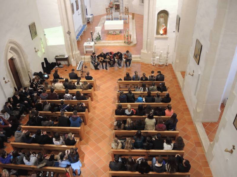 Hodočašće učenika katoličkih gimnazija Požeške biskupije u Voćin