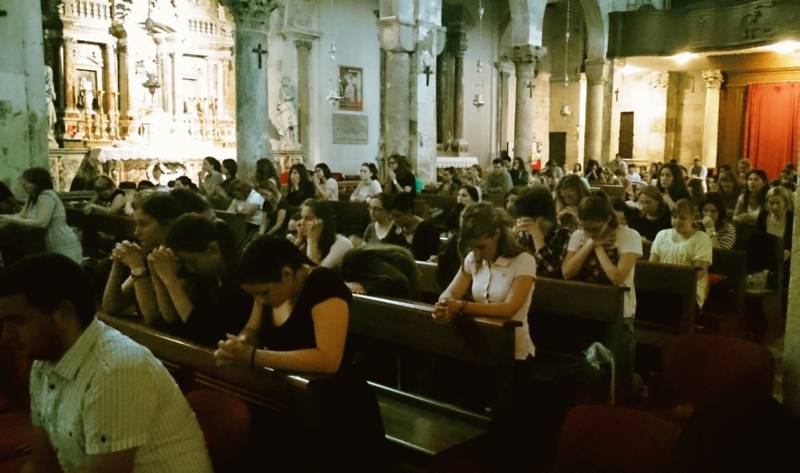 Euharistijsko klanjanje za mlade Zadarske nadbiskupije