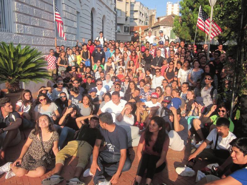 Skupina mladih američkih hodočasnika kod mons. Barišića