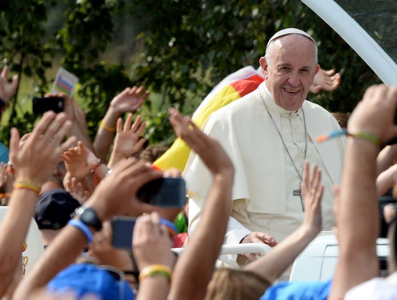 Papa Franjo mladima: ˝Chatanje˝ neka vam bude molitva, a evanđelje GPS!