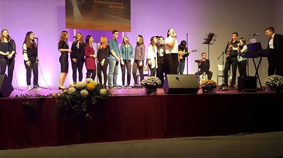 VIS Veritas aeterna feat. Dalmatino & Klapa Adriaticum - Grad Heroj