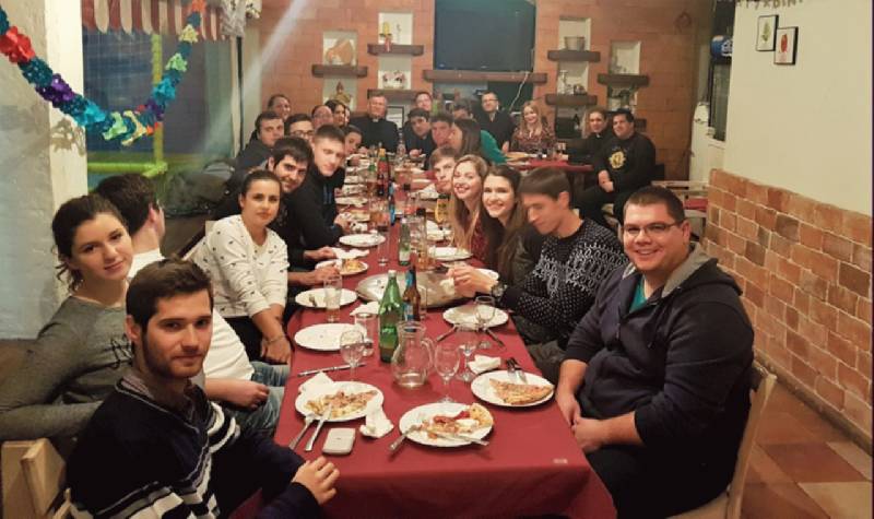 Večera i druženje nadbiskupa Barišića s Hrvatskim nadzemljem