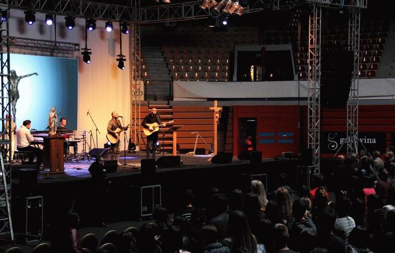 U Ciboni svečano otvorena duhovna obnova „Isus na brucošijadi˝